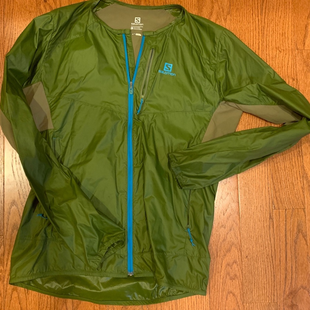 Men’s light weight Salomon running jacket large
